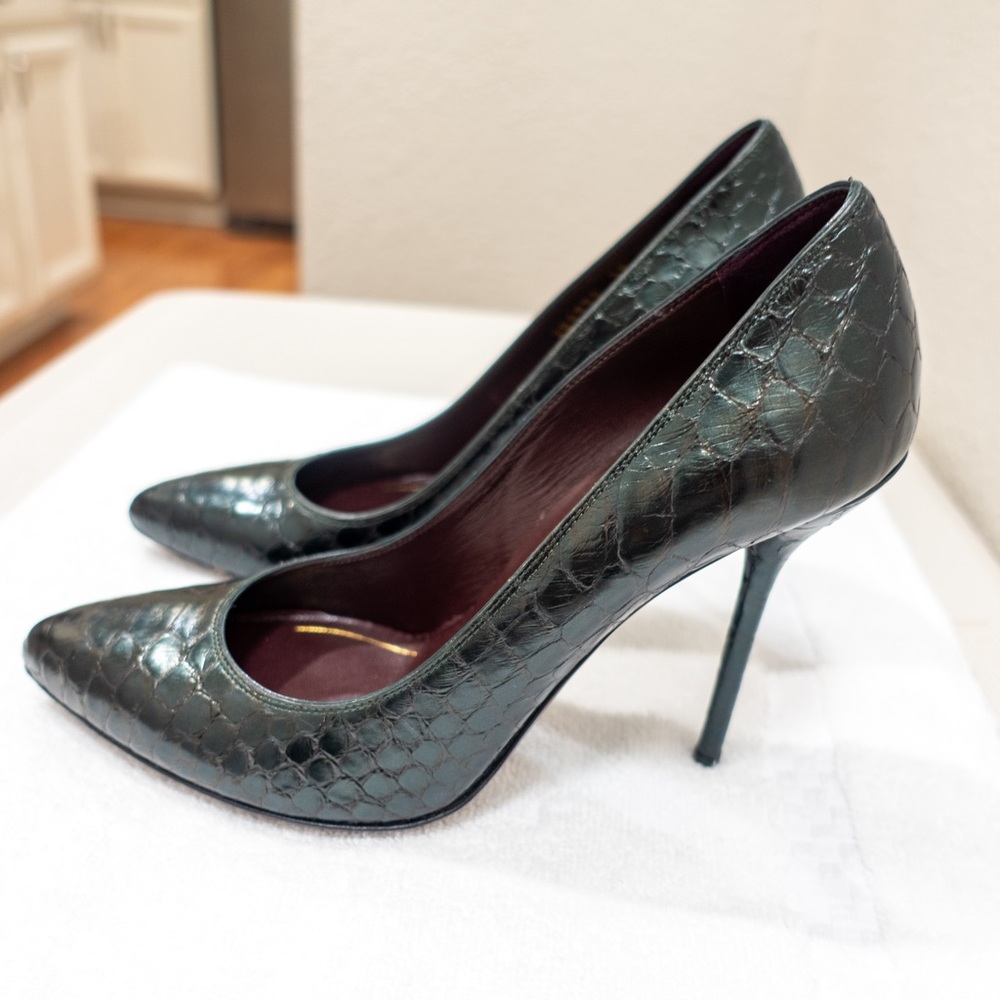 Gucci Vintage Python Heels - image 3